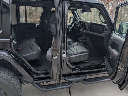 Used 2025 Jeep Wrangler Unlimited Rubicon image 5