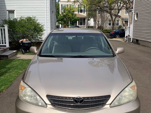 Used 2004 Toyota Camry LE FWD image 2