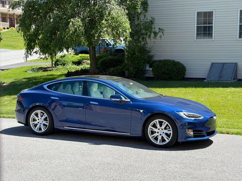 Used 2021 Tesla Model S Long Range Plus AWD/4WD image 1