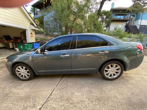 Used 2011 Lincoln MKZ FWD image 1