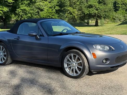 Used 2007 MAZDA MX-5 Miata Grand Touring RWD image 2