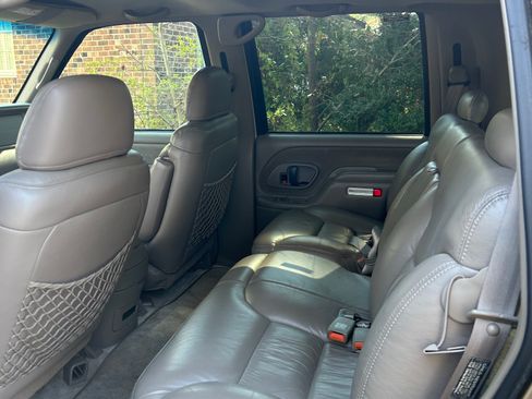 Used 1999 Chevrolet Tahoe Z71 w/ Preferred Equipment Group image 8