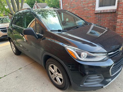 Used 2019 Chevrolet Trax LT w/ LT Convenience Package FWD image 1