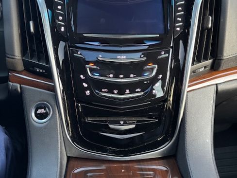 Used 2019 Cadillac Escalade Luxury image 12