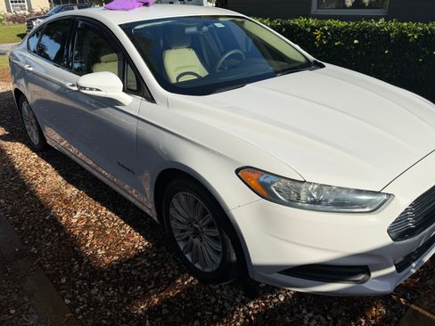 Used 2015 Ford Fusion SE image 4