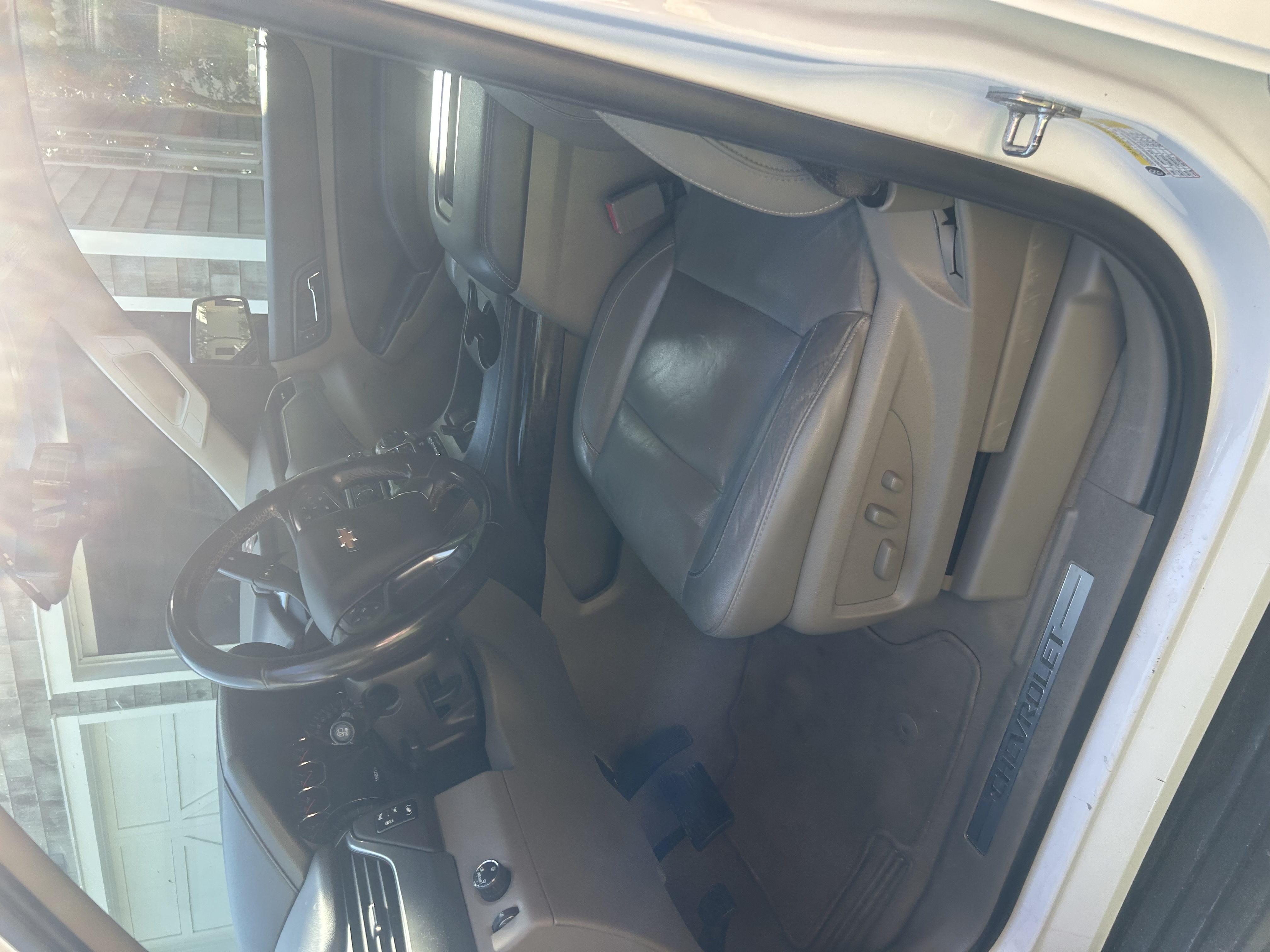 Used 2019 Chevrolet Suburban LT RWD image 12