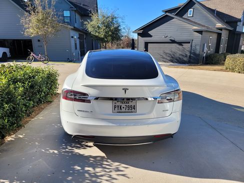 Used 2015 Tesla Model S 85D image 2