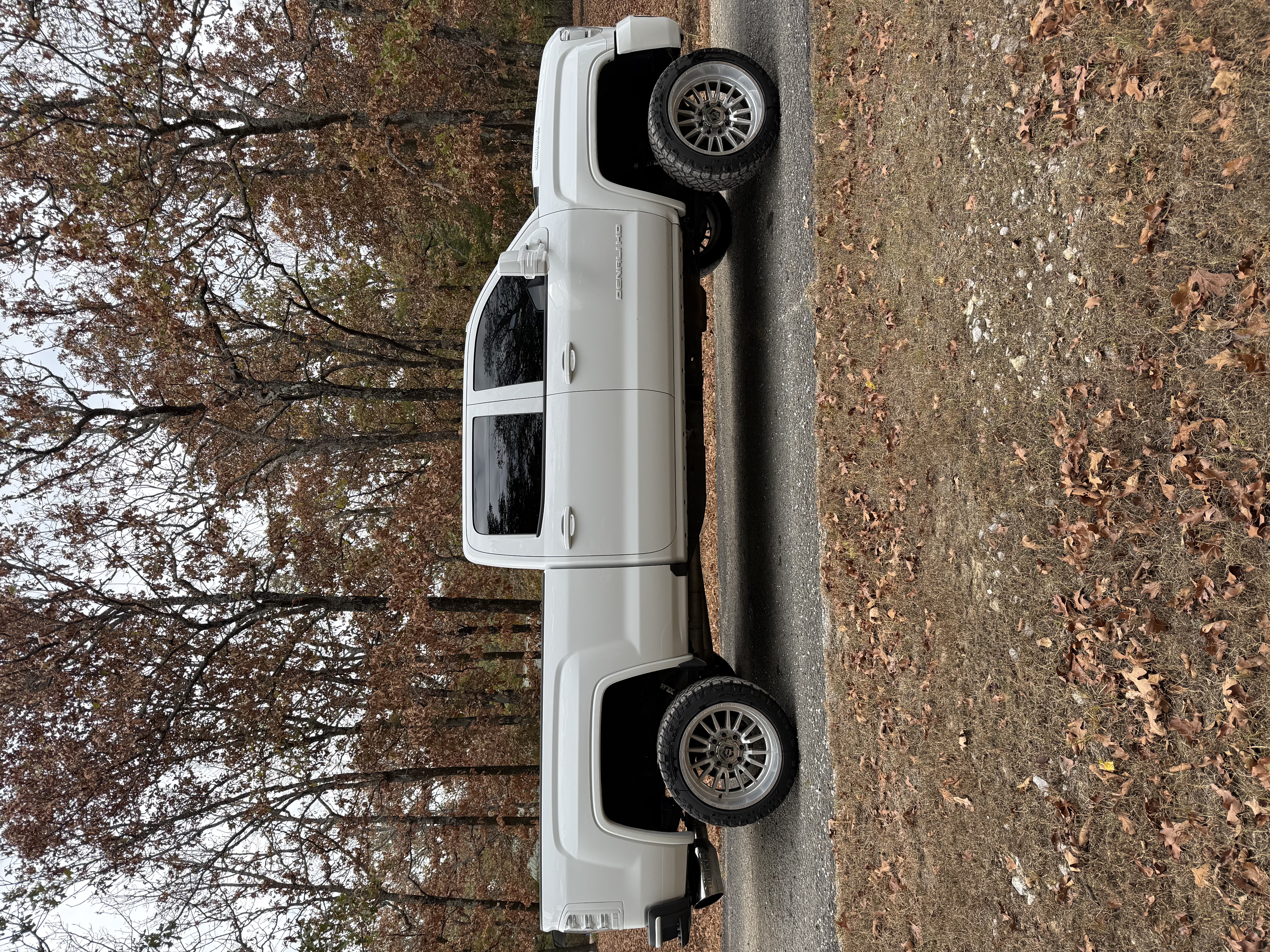 Used 2017 GMC Sierra 2500 Denali w/ Duramax Plus Package AWD/4WD image 9