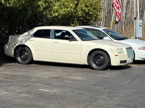 Used 2006 Chrysler 300 RWD image 2