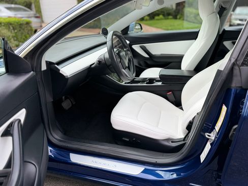 Used 2018 Tesla Model 3 Long Range AWD/4WD image 4