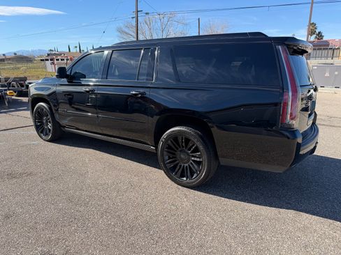 Used 2019 Cadillac Escalade ESV Platinum image 5