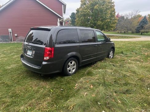 Used 2012 Dodge Grand Caravan SXT image 4