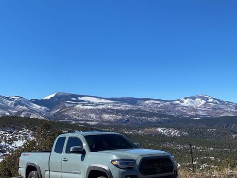 Used 2023 Toyota Tacoma TRD Off-Road w/ TRD Premium Off Road Package image 13