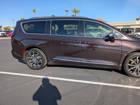 Used 2018 Chrysler Pacifica Limited w/ Advanced Safetytec Group image 9