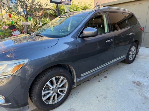 Used 2013 Nissan Pathfinder SL w/ Trailer Tow Pkg image 9