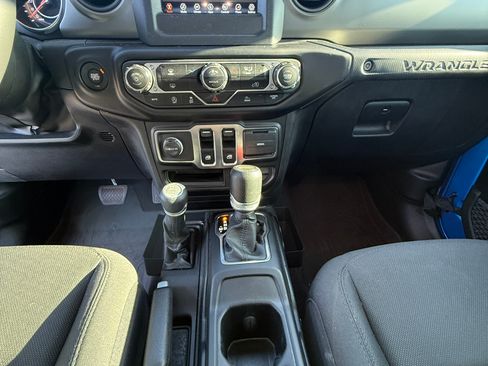 Used 2022 Jeep Wrangler Sport image 11