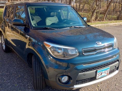 Used 2017 Kia Soul + image 1