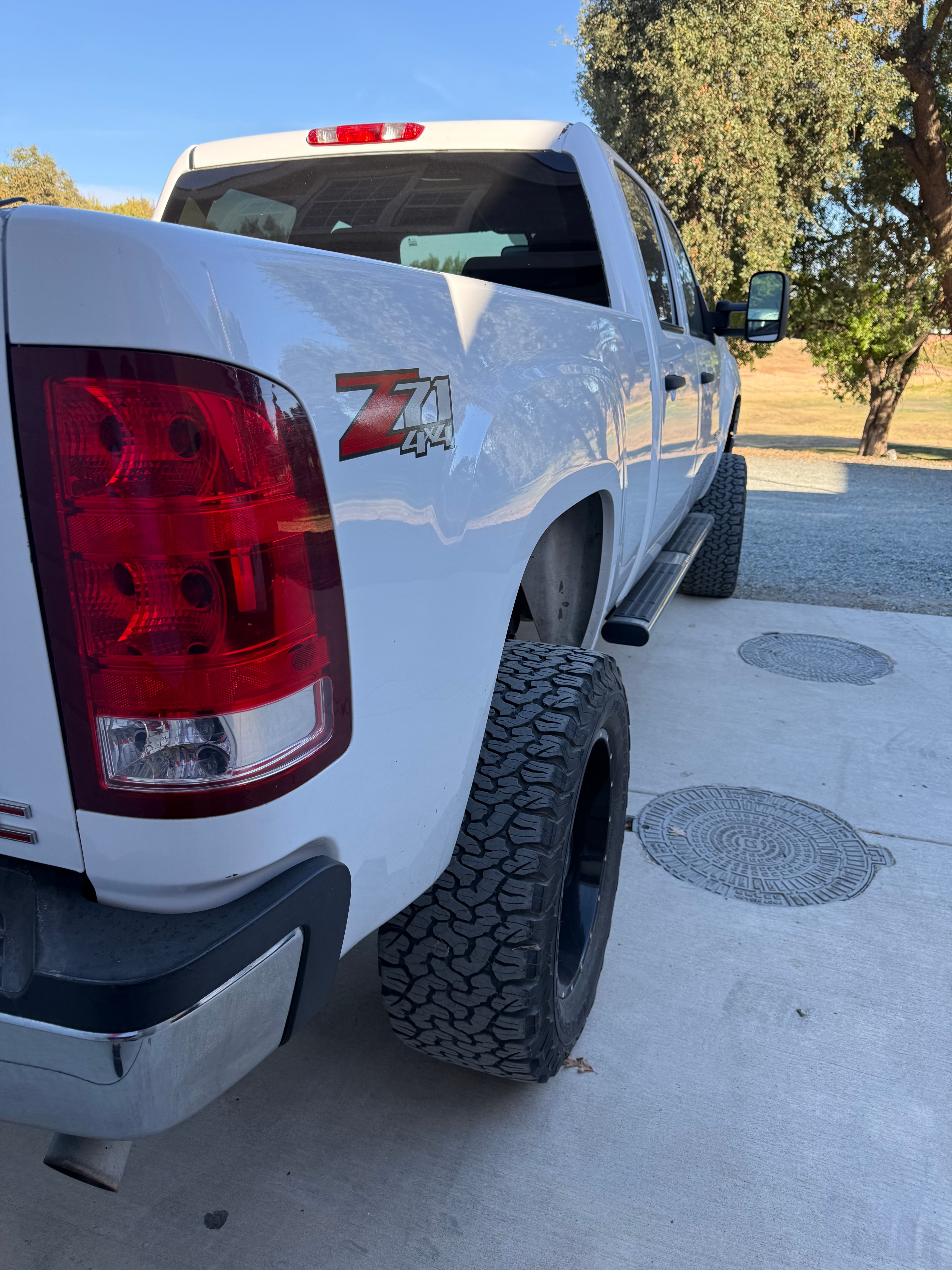 Used 2014 GMC Sierra 2500 SLE w/ SLE Preferred Package AWD/4WD image 5