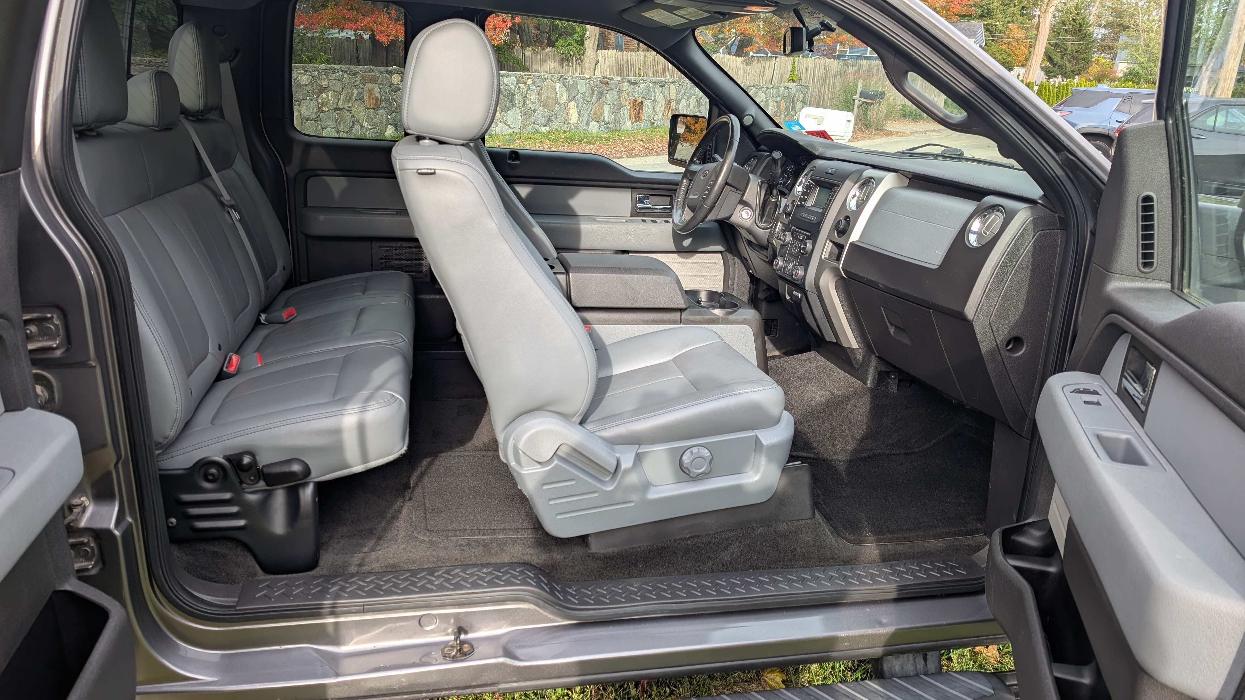 Used 2014 Ford F150 XLT w/ Equipment Group 302A Luxury AWD/4WD image 10