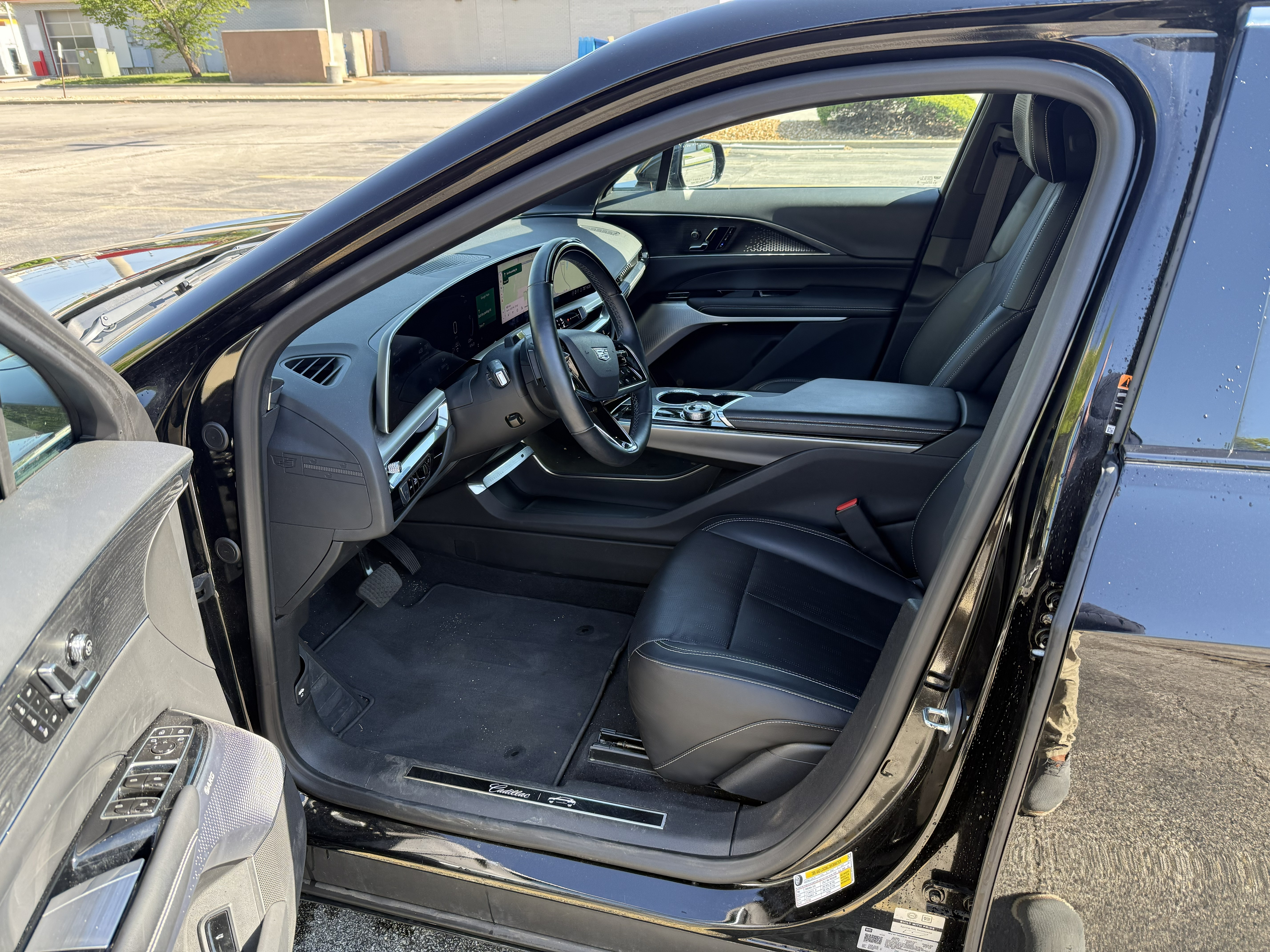 Used 2023 Cadillac Lyriq 2WD image 11