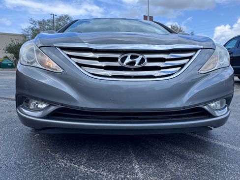 Used 2013 Hyundai Sonata SE w/ Navigation & Sunroof Pkg image 2