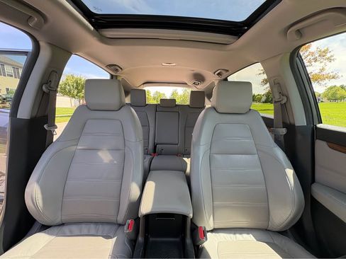 Used 2017 Honda CR-V Touring image 11