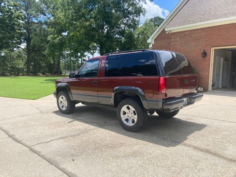 Used 1999 Chevrolet Tahoe 4WD 2-Door w/ Preferred Equipment Group image 2