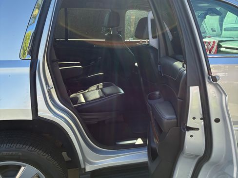 Used 2018 Chevrolet Tahoe Premier RWD image 12
