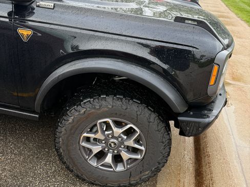 Used 2024 Ford Bronco Badlands image 9