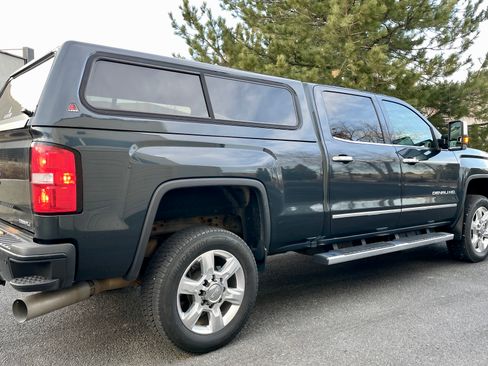 Used 2017 GMC Sierra 2500 Denali w/ Duramax Plus Package image 8