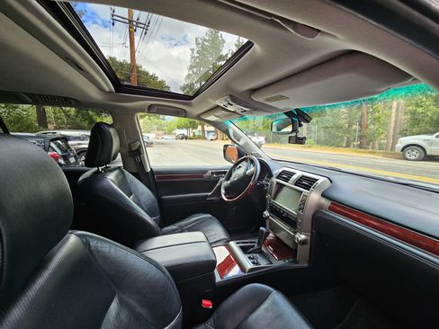 Used 2013 Lexus GX 460 w/ Convenience Pkg image 16