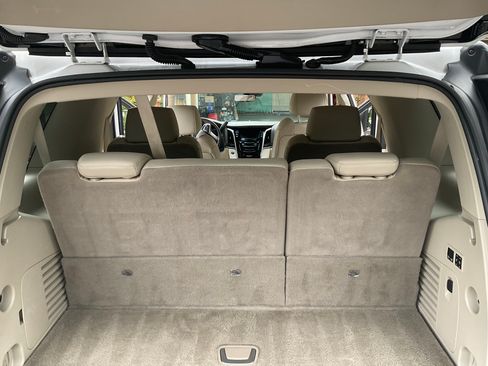 Used 2017 Cadillac Escalade Premium Luxury image 20