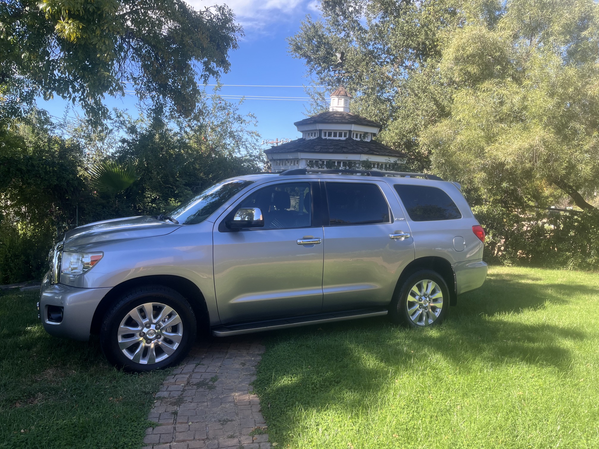 Used 2010 Toyota Sequoia Platinum RWD image 1