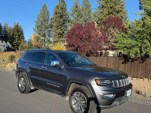 Used 2017 Jeep Grand Cherokee Limited w/ Luxury Group II image 16