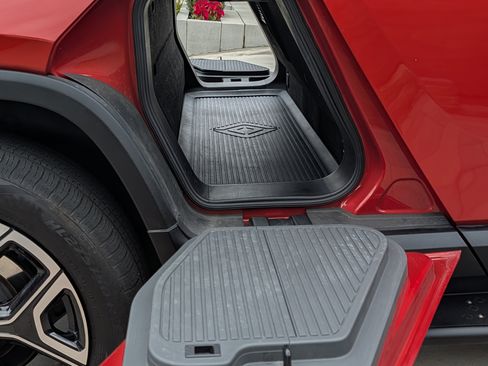 Used 2022 Rivian R1T Launch Edition image 13