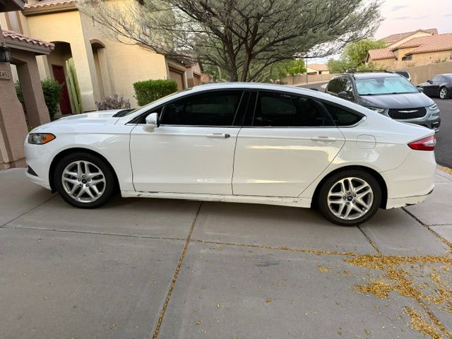 Used 2016 Ford Fusion SE FWD image 9