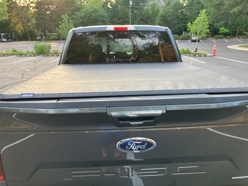 Used 2018 Ford F150 Lariat w/ Equipment Group 502A Luxury AWD/4WD image 13