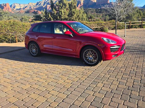 Used 2014 Porsche Cayenne GTS image 5