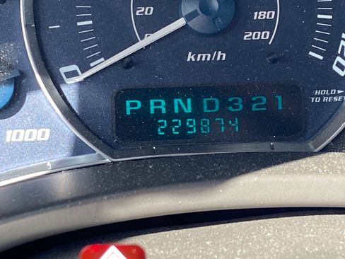 Used 2002 Cadillac Escalade AWD image 16