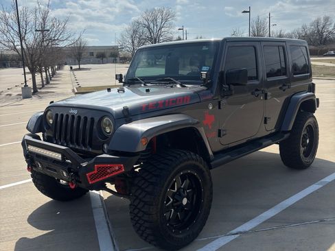 Used 2014 Jeep Wrangler Unlimited Sahara w/ Connectivity Group image 14