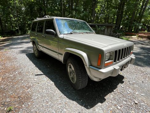 Used 2000 Jeep Cherokee Classic AWD/4WD image 1