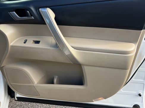 Used 2013 Toyota Highlander FWD image 8
