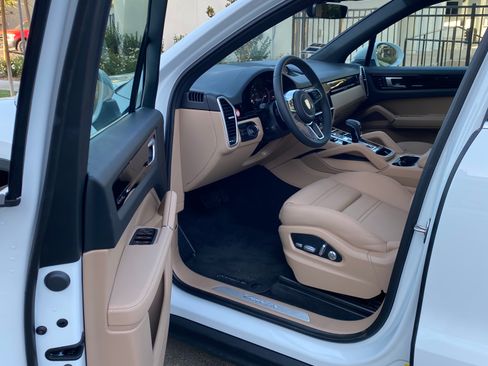 Used 2021 Porsche Cayenne image 8