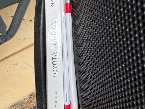 Used 2010 Toyota Tundra 4x4 CrewMax image 11