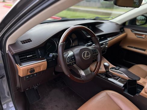 Used 2017 Lexus ES 350 350 Sedan 4D image 9