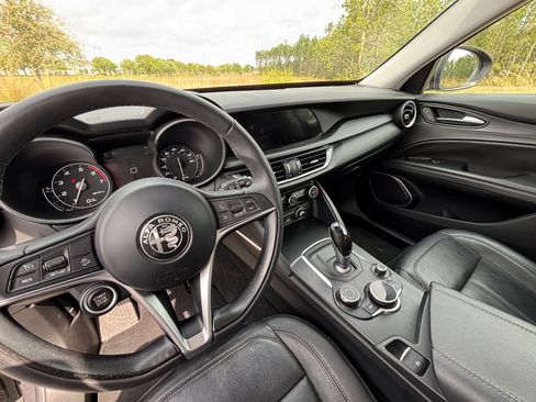 Used 2018 Alfa Romeo Stelvio AWD image 11