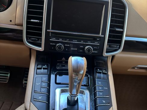 Used 2012 Porsche Cayenne S image 16