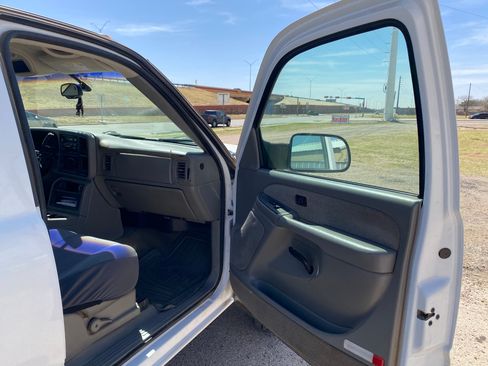 Used 2003 Chevrolet Silverado 3500 LS image 21