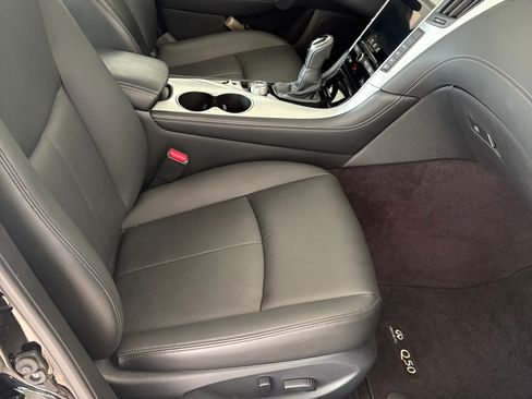 Used 2019 INFINITI Q50 Luxe w/ Essential Package (3.0T Luxe) AWD/4WD image 12