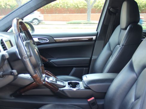 Used 2014 Porsche Cayenne AWD/4WD image 16
